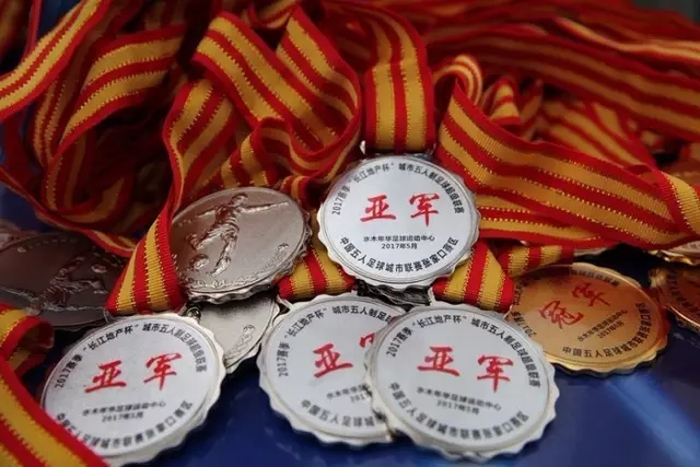 妻子：马尔基尼奥斯22世界杯失点后在被窝痛哭，足协叫我去安慰他